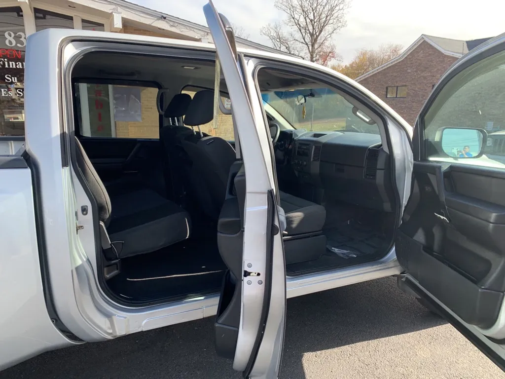 2012 Nissan Titan S — photo 10 of 17