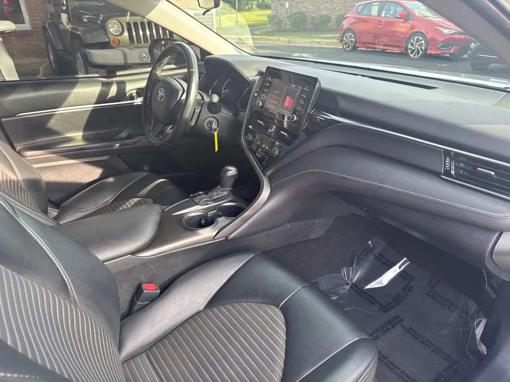 2021 Toyota Camry SE — photo 9 of 21