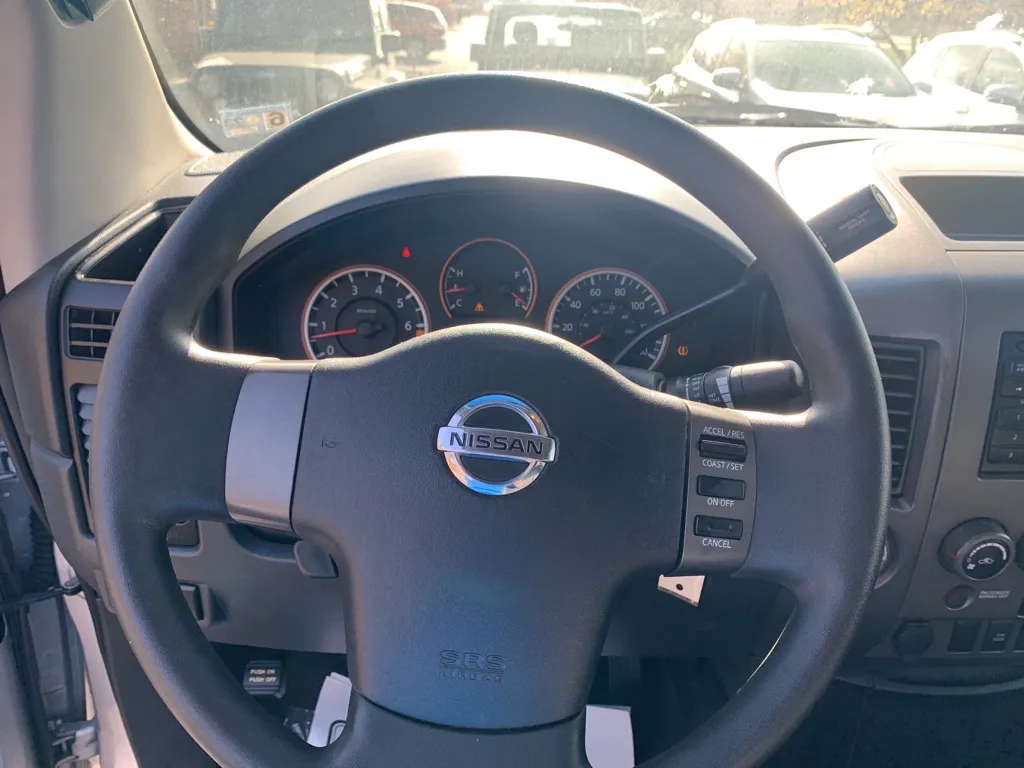 2012 Nissan Titan S — photo 14 of 17