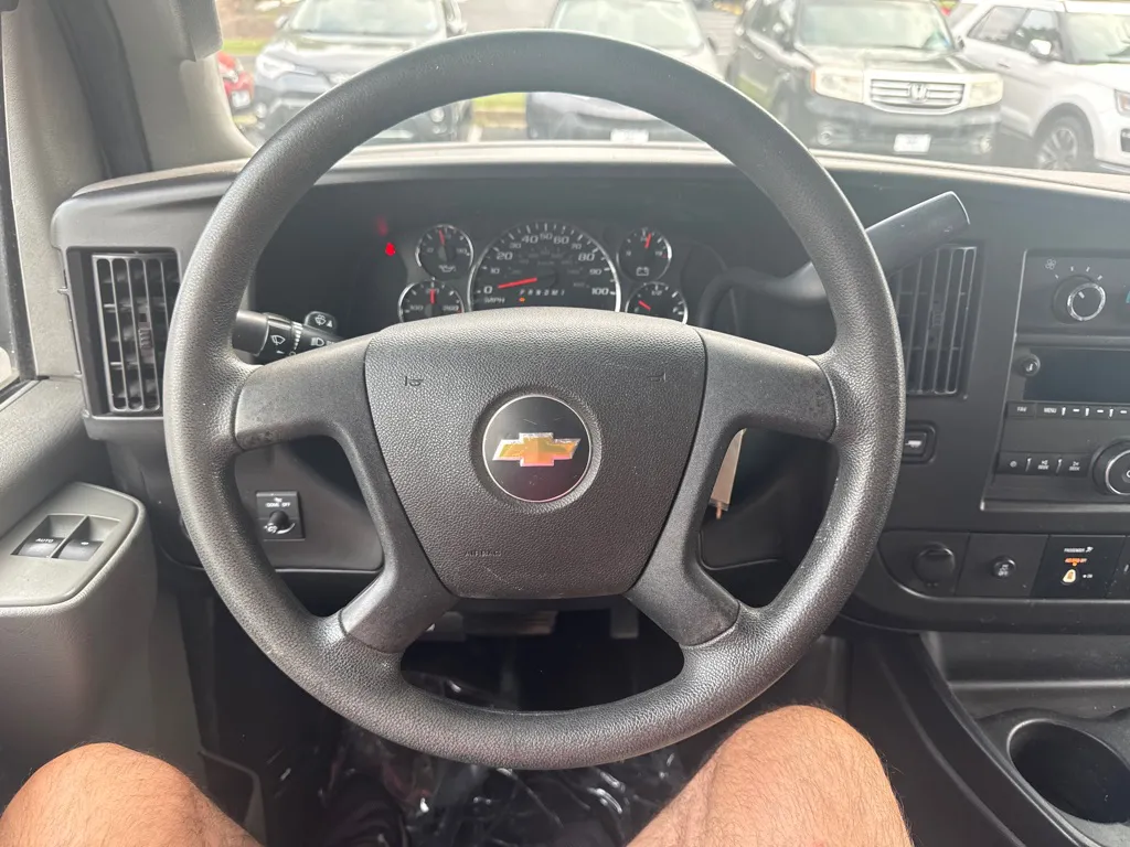 2018 Chevrolet Express 2500 — photo 17 of 22