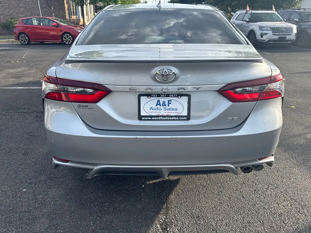 2021 Toyota Camry SE — photo 6 of 21