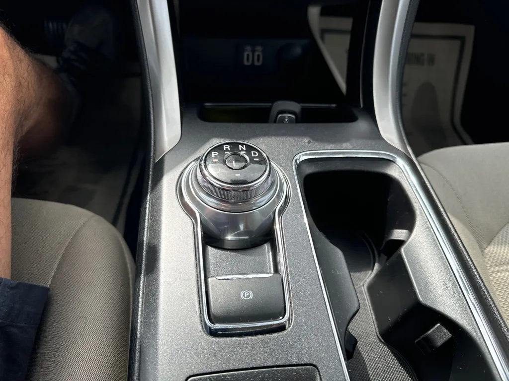 2019 Ford Fusion SE — photo 19 of 23