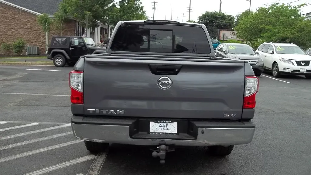 2017 Nissan Titan Platinum Reserve — foto 7 de 19
