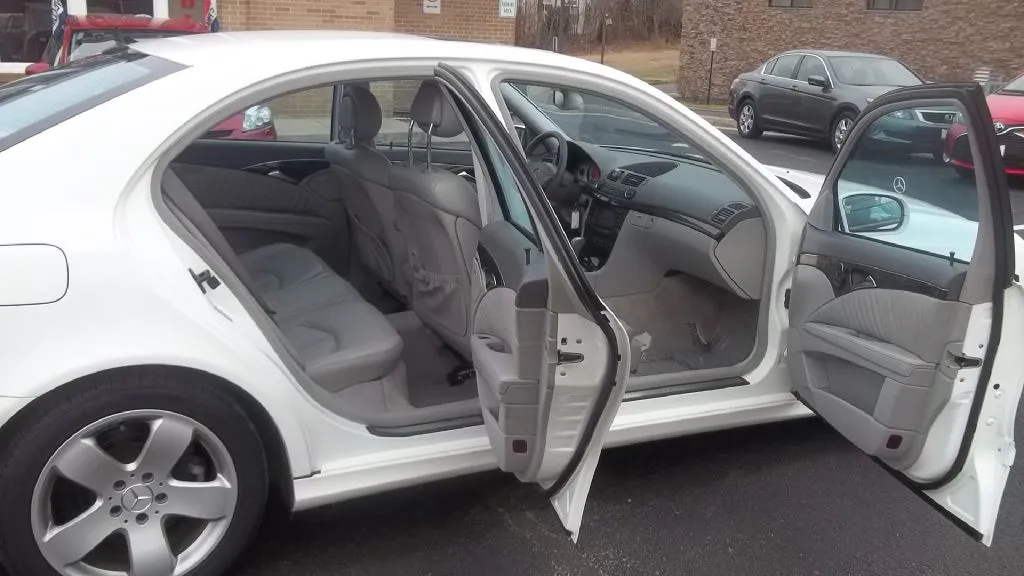 2004 Mercedes-Benz E 320 4MATIC — photo 25 of 30