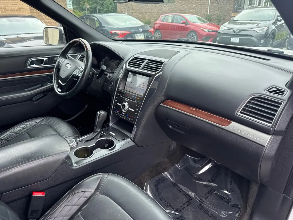 2018 Ford Explorer Platinum — photo 9 of 31