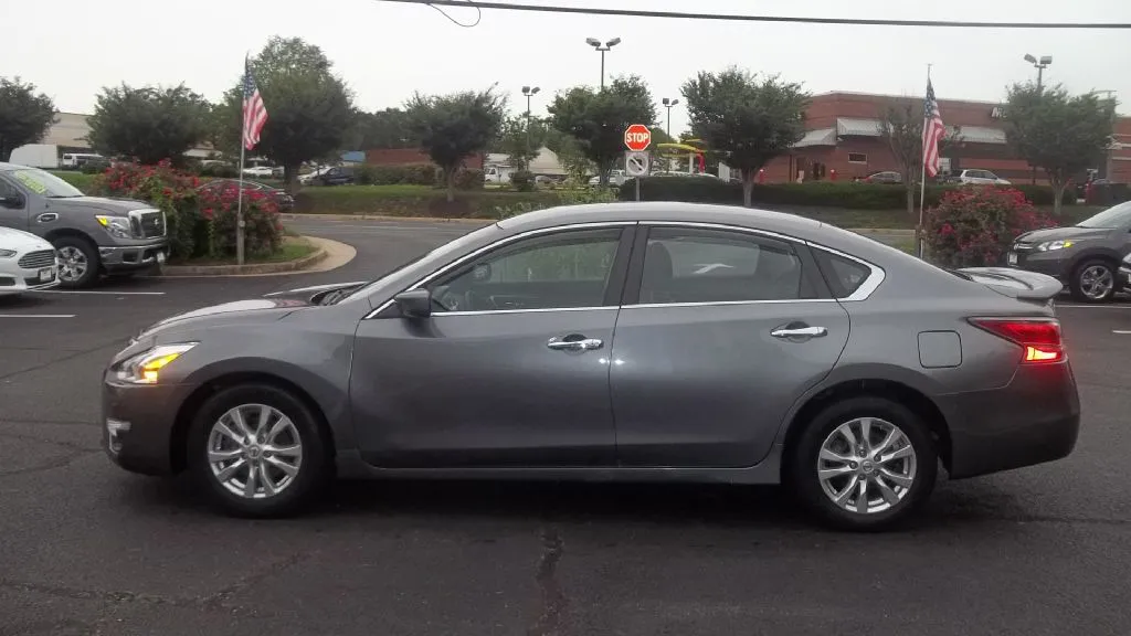 2015 Nissan Altima 2.5 — photo 4 of 16
