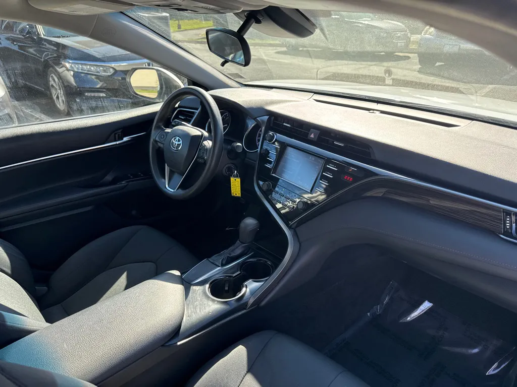 2019 Toyota Camry L — foto 10 de 22