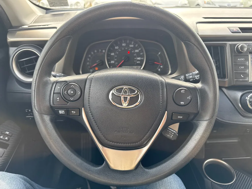 2015 Toyota RAV4 LE — photo 17 of 24