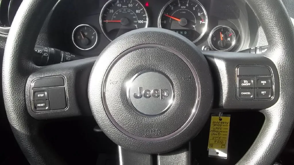 2015 Jeep Wrangler Sport — photo 20 of 24