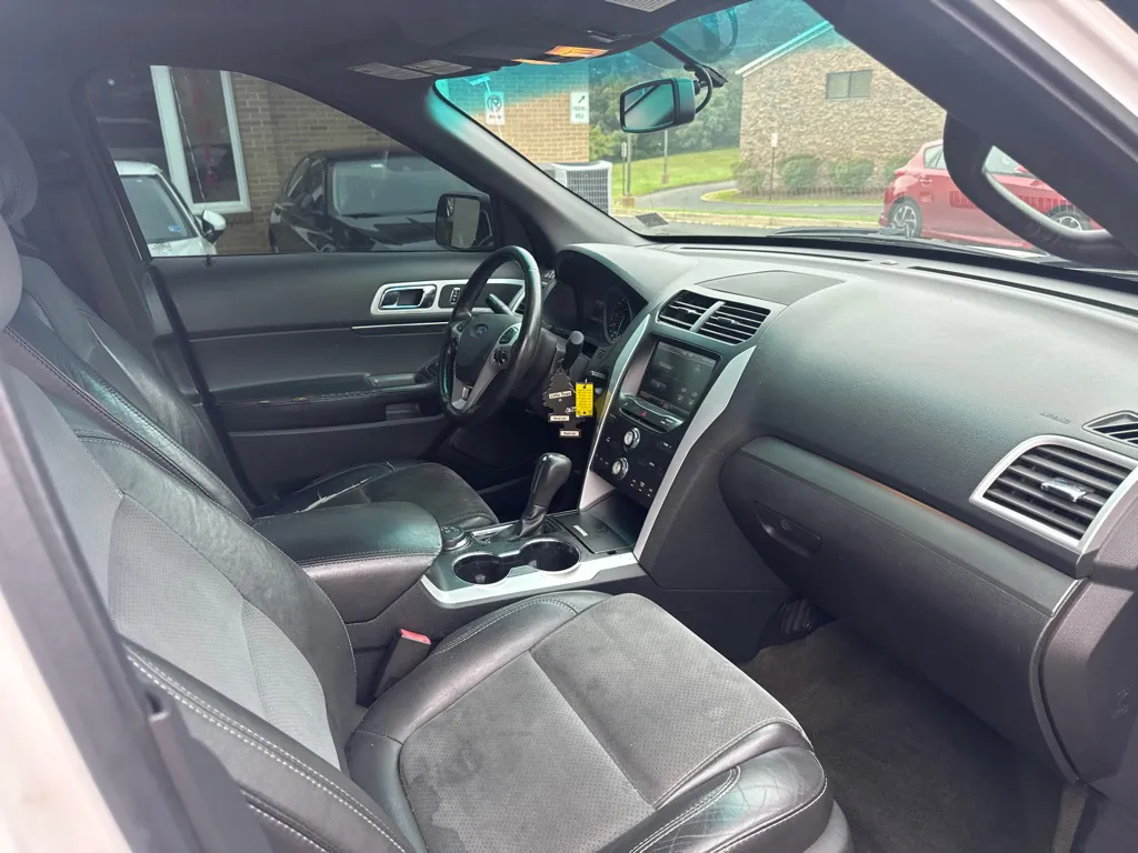 2015 Ford Explorer XLT — photo 9 of 20