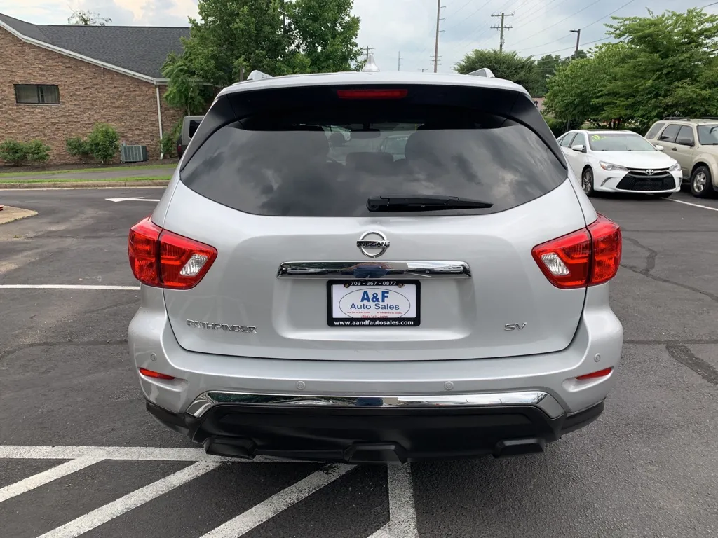 2019 Nissan Pathfinder SV — foto 6 de 21