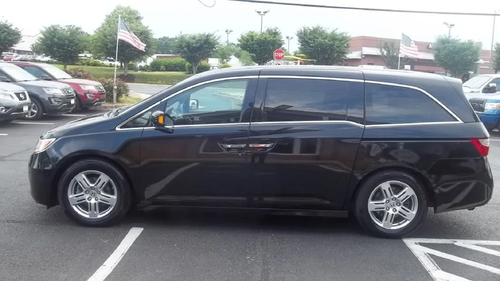 2012 Honda Odyssey Touring Elite — photo 4 of 18