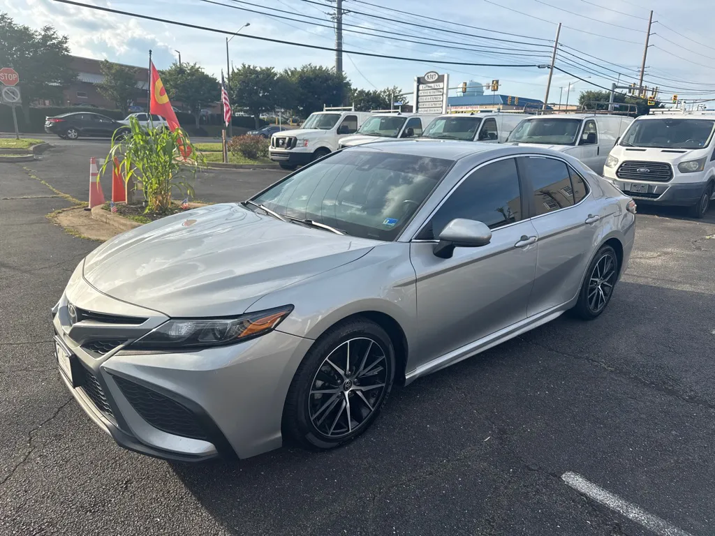 2021 Toyota Camry SE — photo 3 of 21