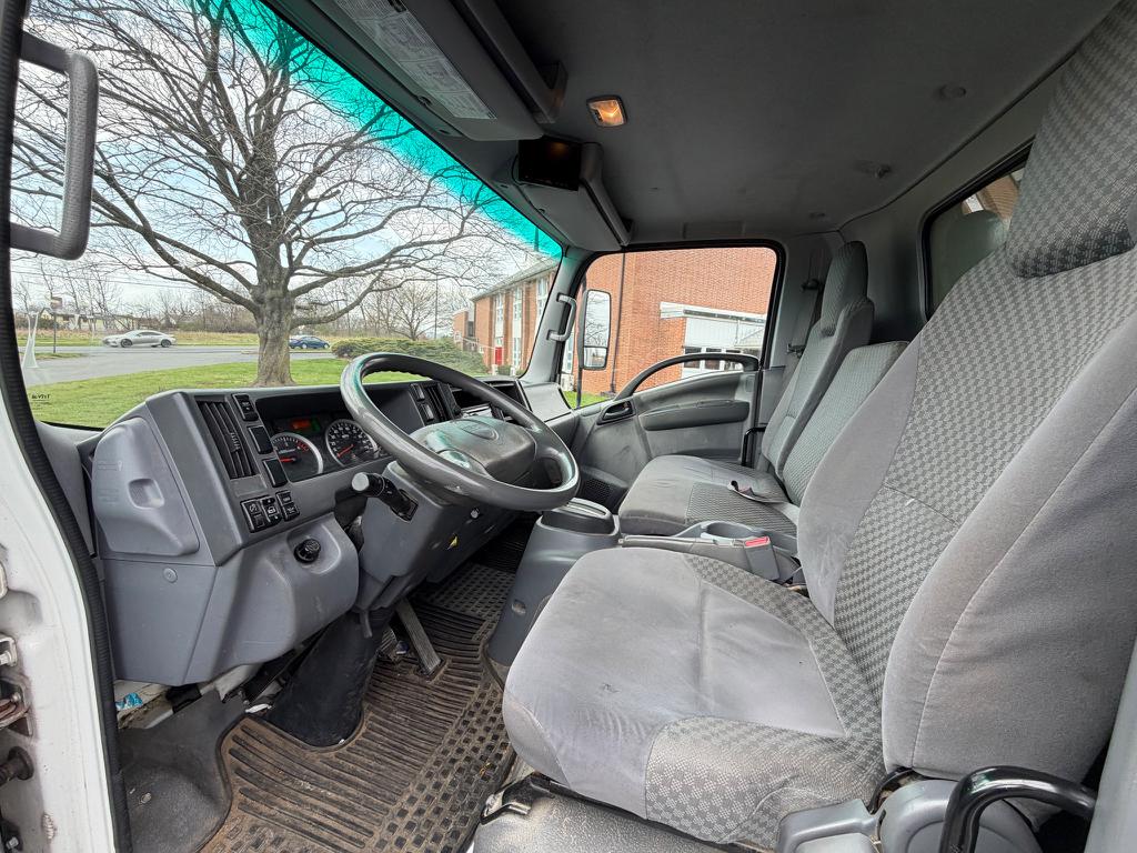 2011 Isuzu NPR - Photo 10