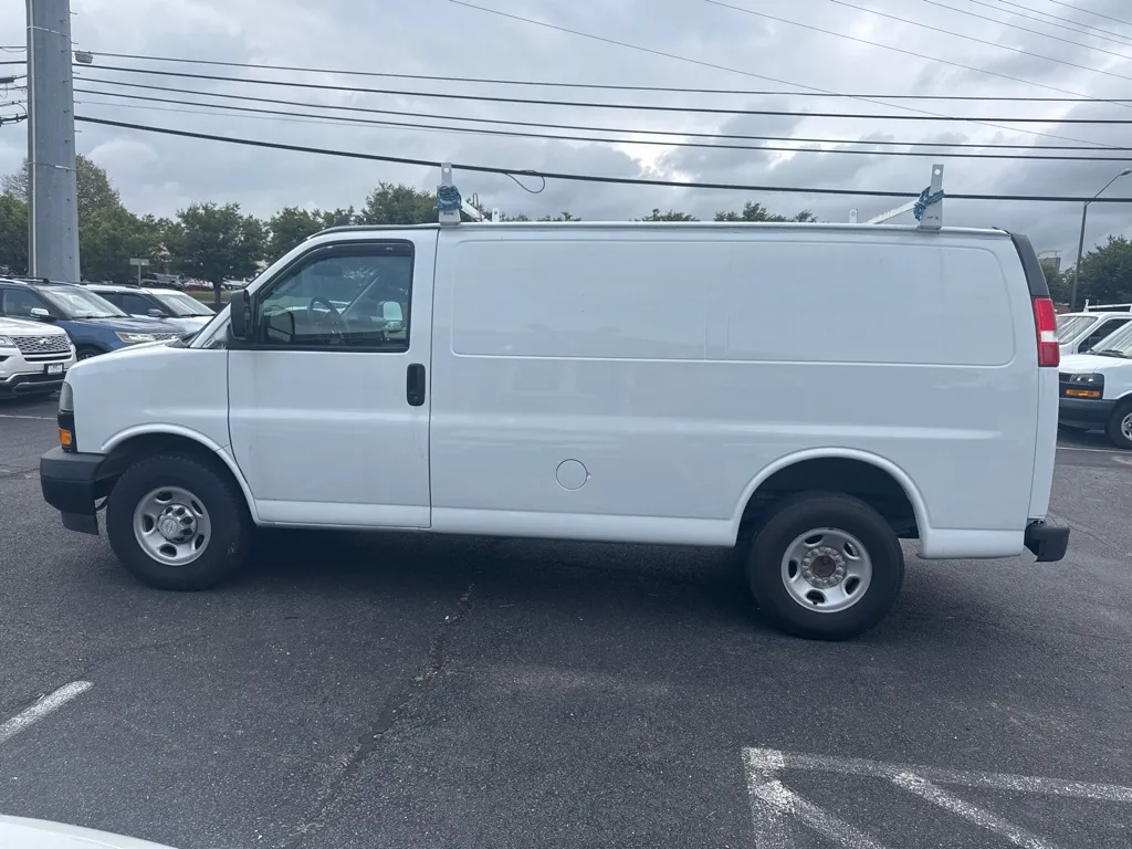 2018 Chevrolet Express 2500 — photo 4 of 22