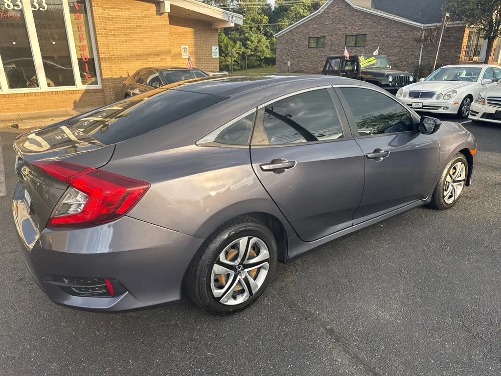 2017 Honda Civic LX — photo 7 of 22