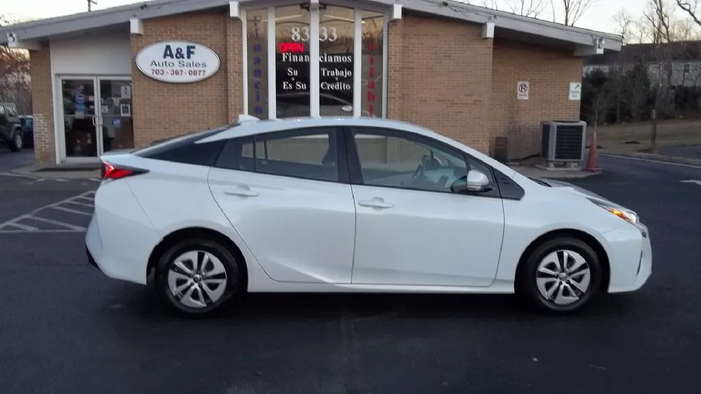 2016 Toyota Prius Three — foto 8 de 20
