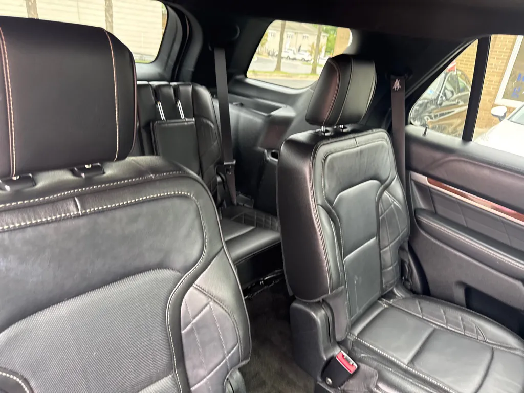 2018 Ford Explorer Platinum — photo 13 of 31