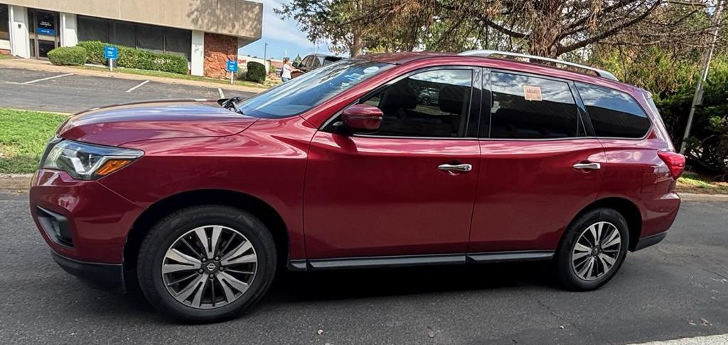 2017 Nissan Pathfinder SV 4WD