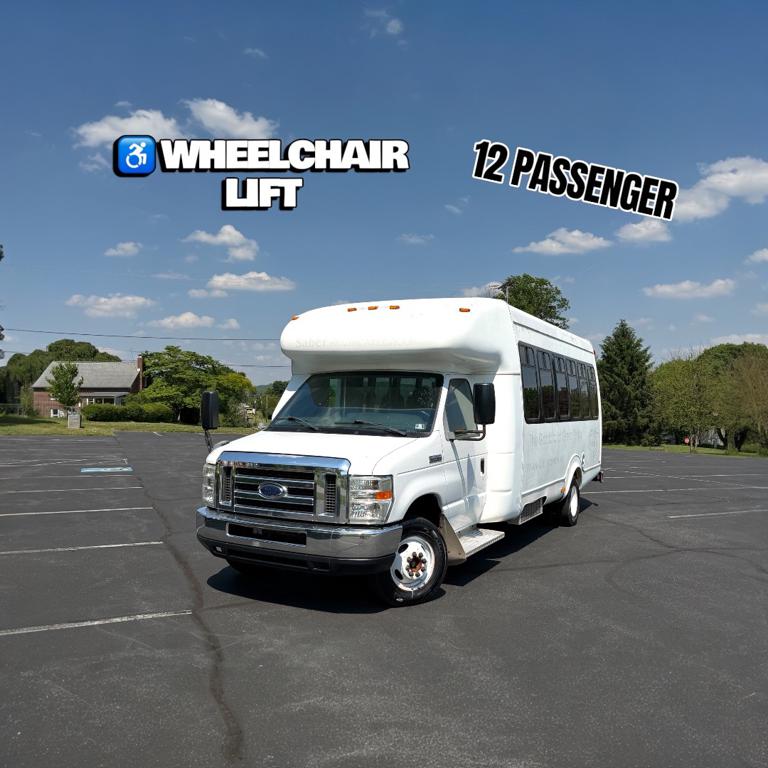 2013 Ford E-Series's photo