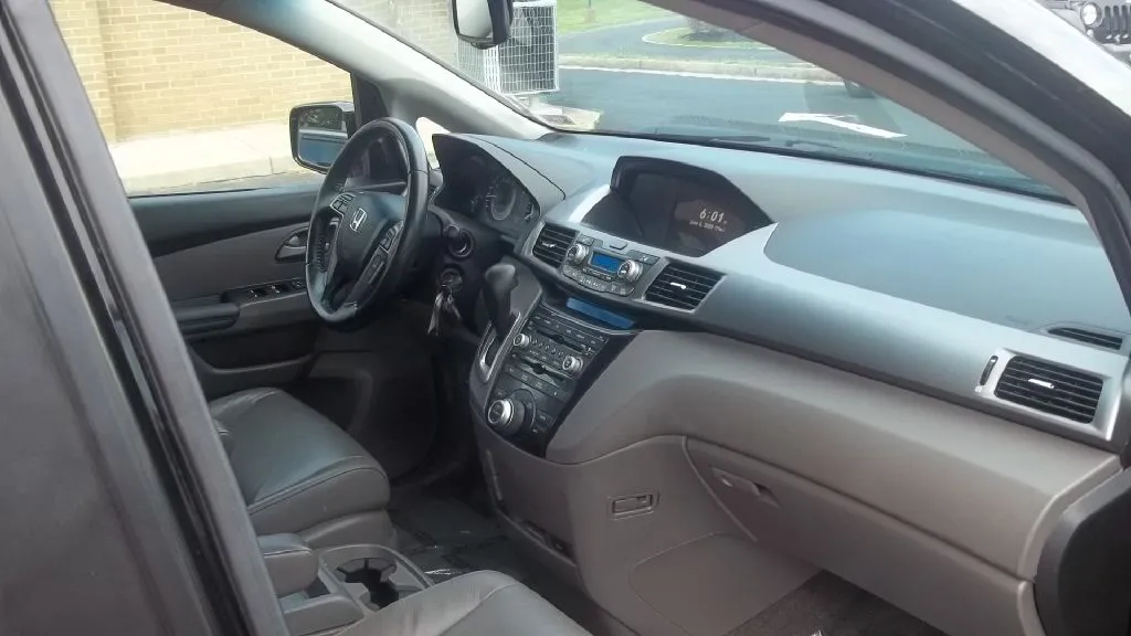 2012 Honda Odyssey Touring Elite — photo 9 of 18