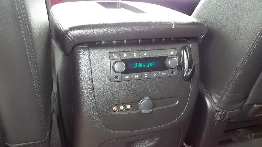 2011 Chevrolet Suburban 1500 Ltz — foto 19 de 24