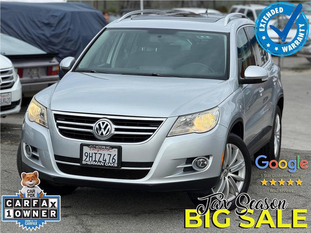 Volkswagen Tiguan SE 4Motion with Sunroof and Navigation