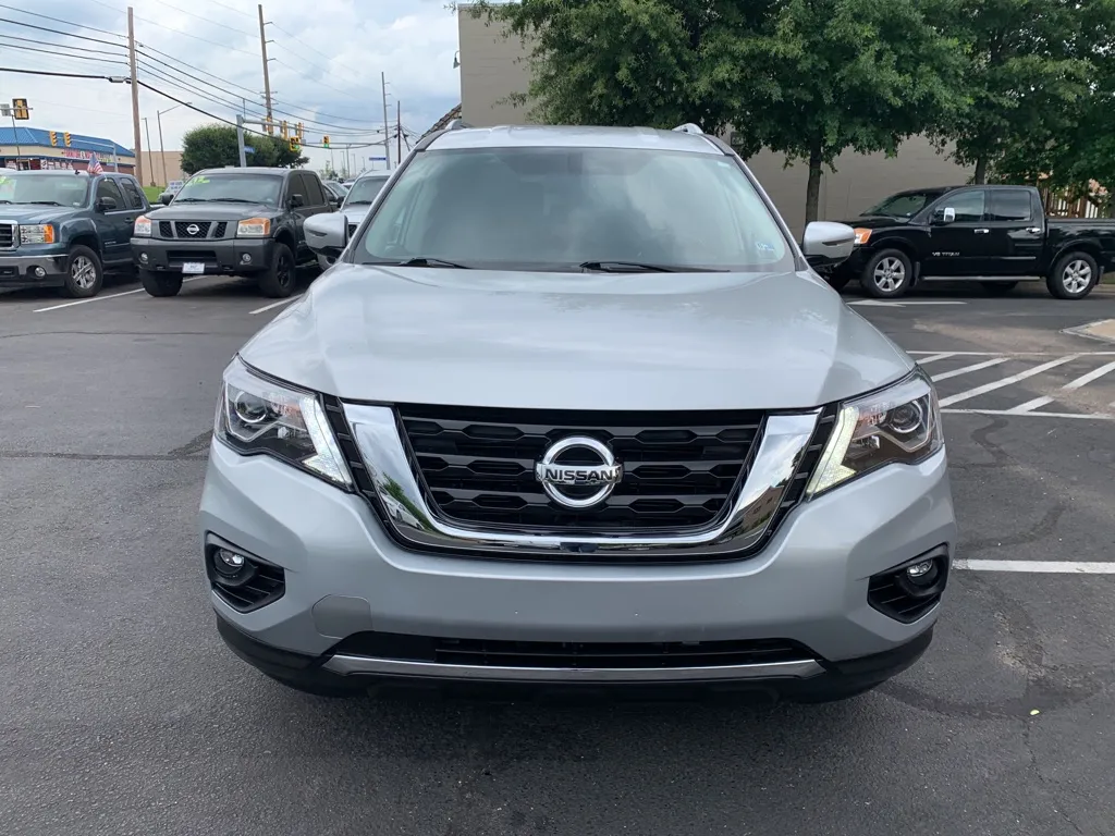 2019 Nissan Pathfinder SV — foto 2 de 21