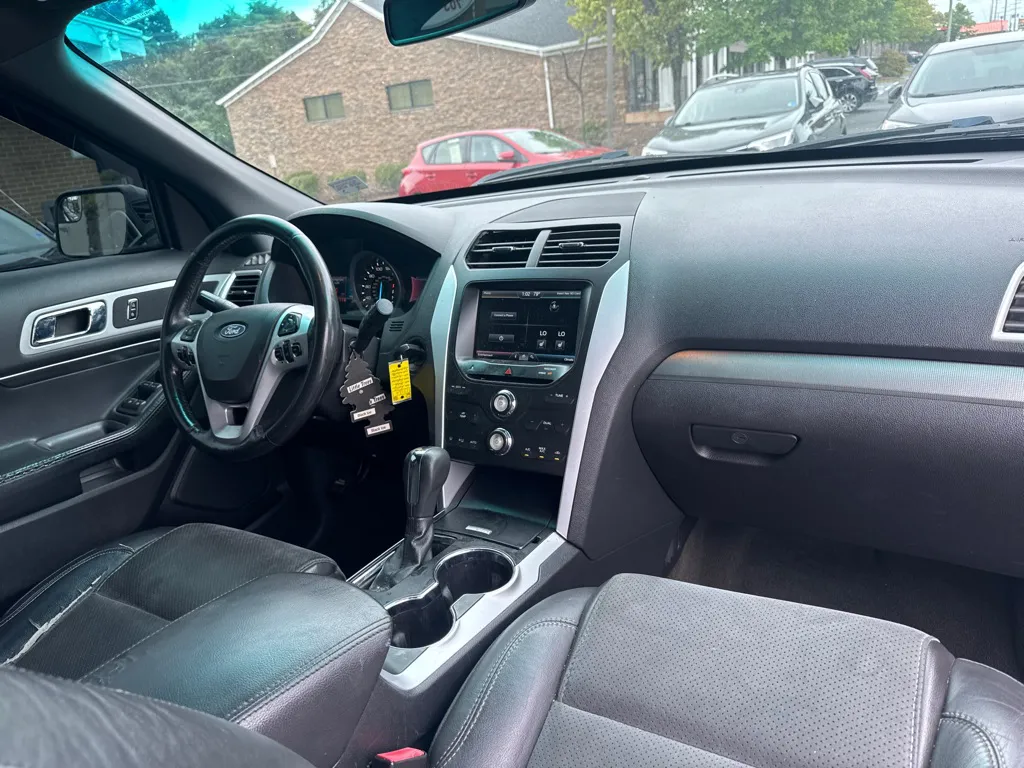 2015 Ford Explorer XLT — photo 11 of 20