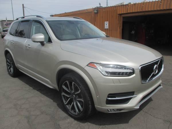 2016 Volvo XC90 T6 Momentum AWD