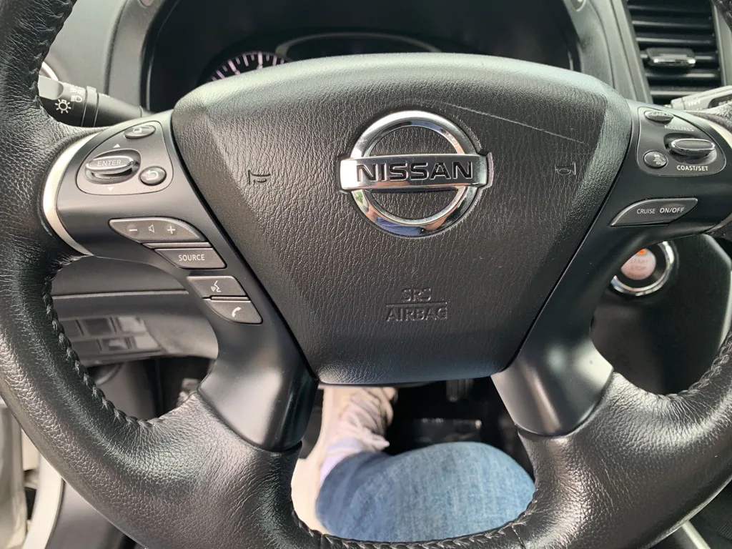 2019 Nissan Pathfinder SV — foto 16 de 21