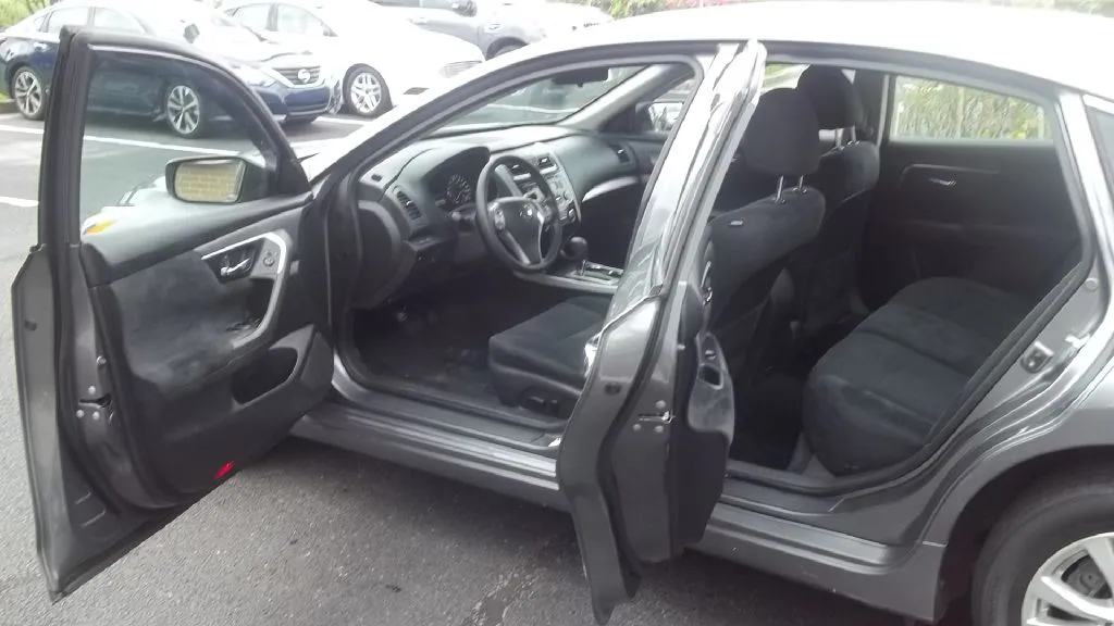 2015 Nissan Altima 2.5 — photo 11 of 16