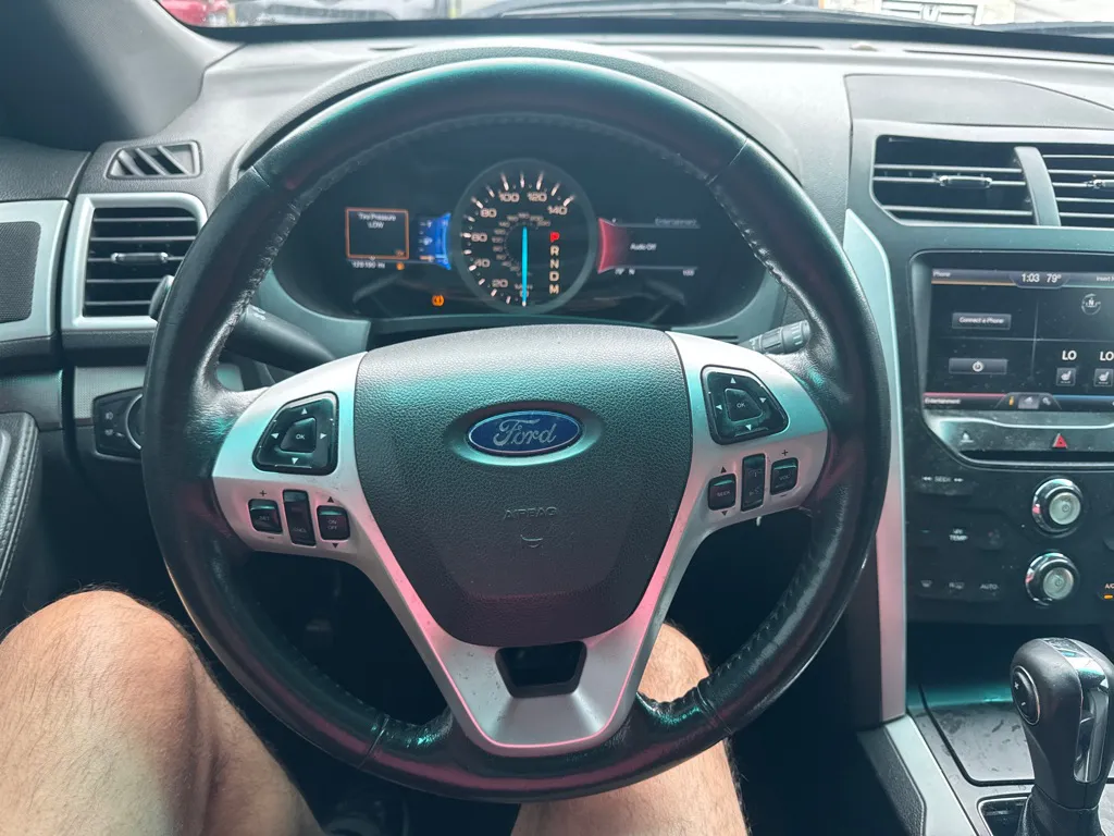 2015 Ford Explorer XLT — photo 16 of 20