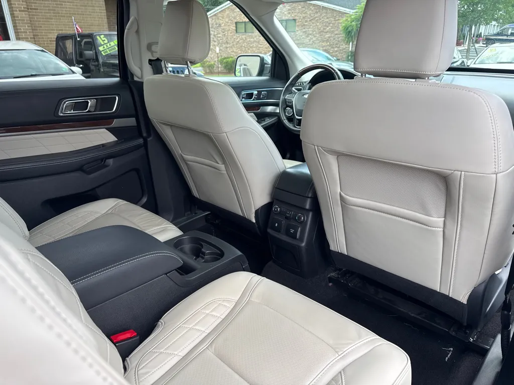 2019 Ford Explorer Platinum — photo 11 of 24
