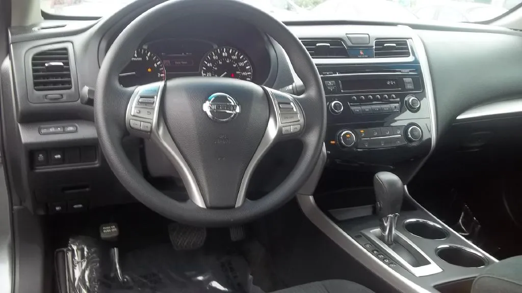 2015 Nissan Altima 2.5 — photo 12 of 16