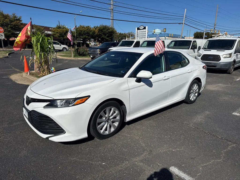 2019 Toyota Camry L — foto 3 de 22