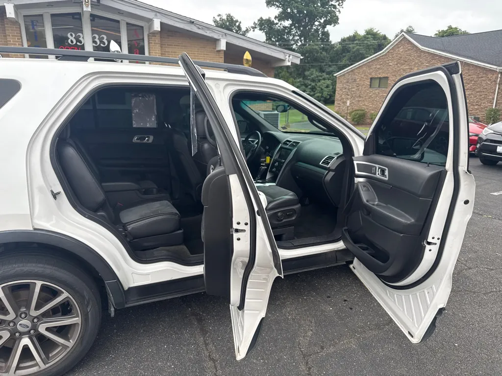 2015 Ford Explorer XLT — photo 10 of 20