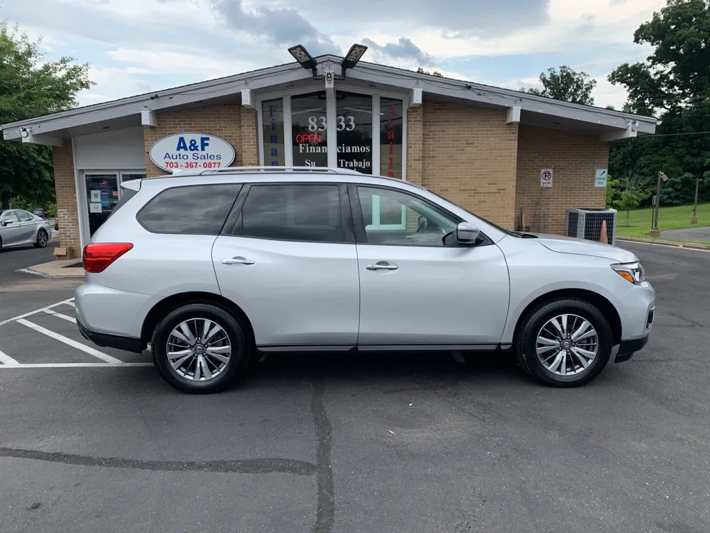 2019 Nissan Pathfinder SV — foto 9 de 21