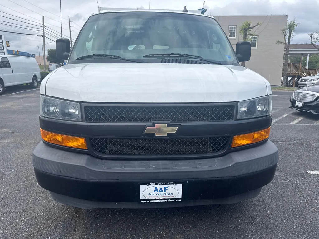 2018 Chevrolet Express 2500 — photo 2 of 22