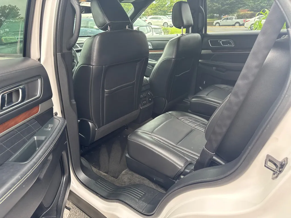 2018 Ford Explorer Platinum — photo 21 of 31