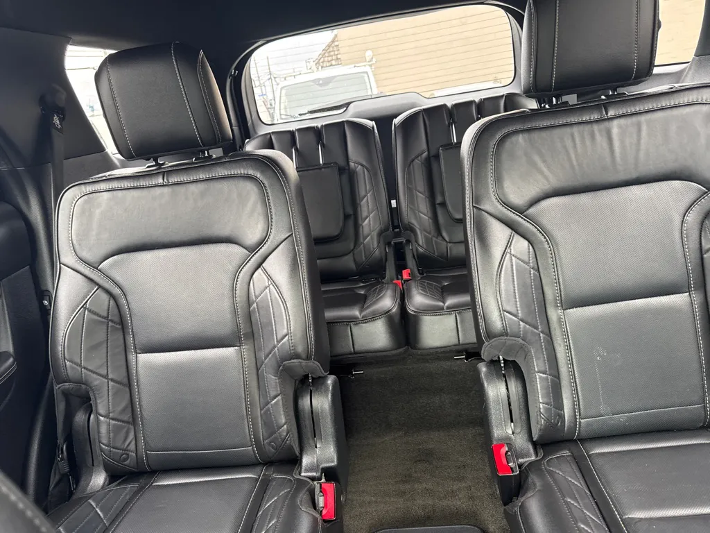 2018 Ford Explorer Platinum — photo 27 of 31
