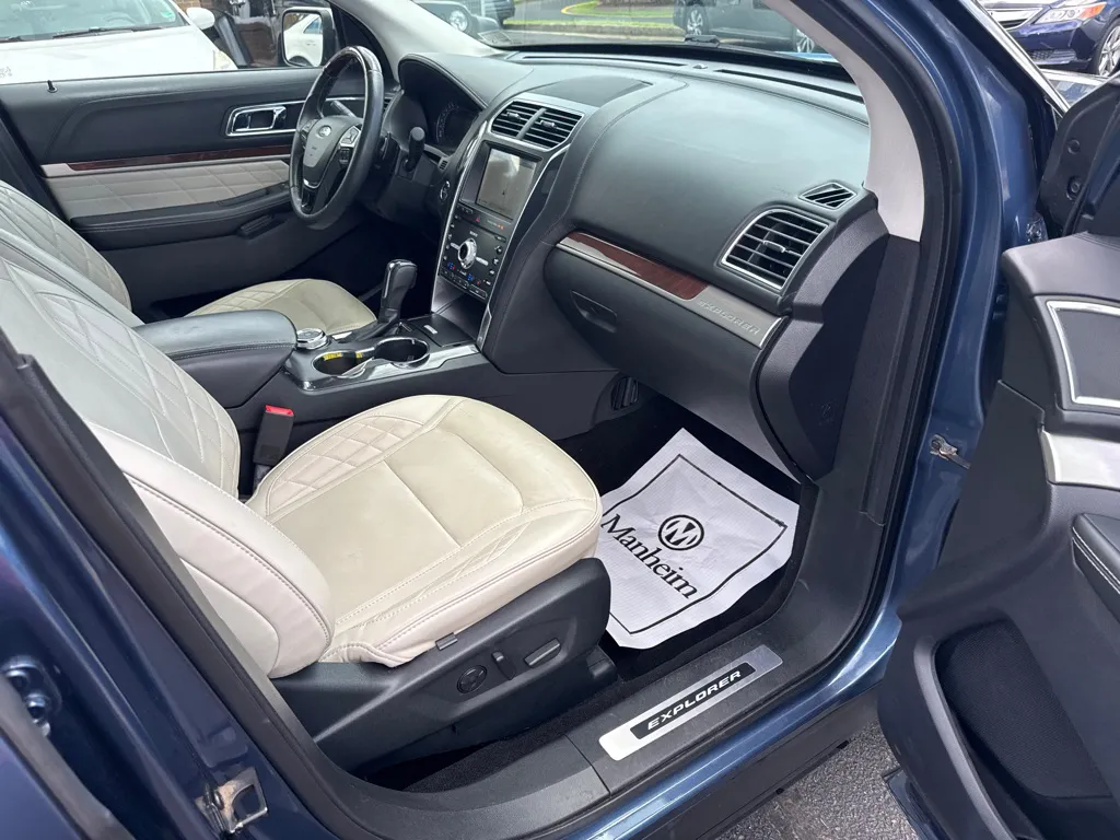 2019 Ford Explorer Platinum — photo 9 of 24