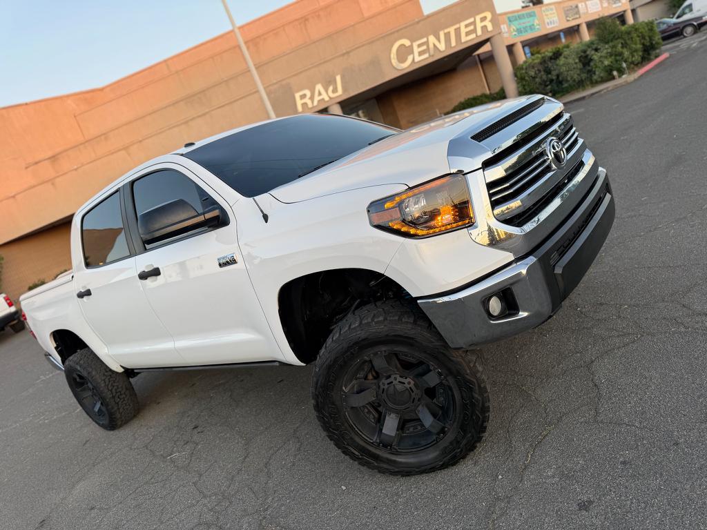 White 2016 Toyota Tundra SR5 CrewMax 5.7L 4WD Pickup Truck Four-Wheel Drive 6-Speed Automatic
