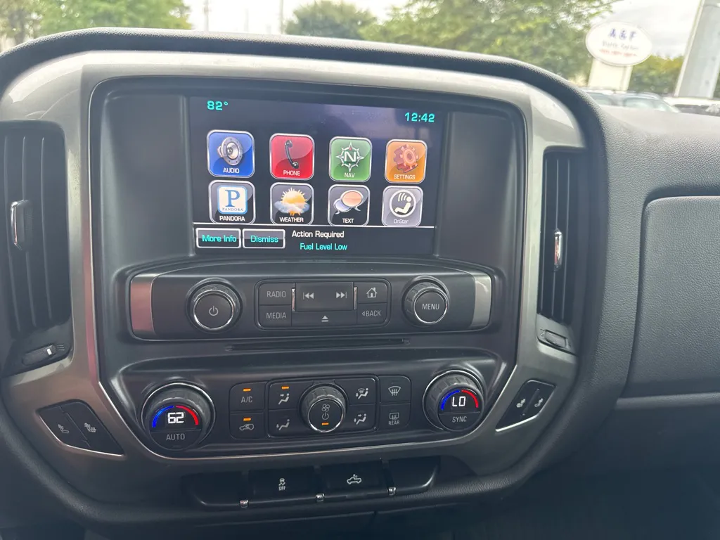 2015 Chevrolet Silverado 1500 LT — photo 17 of 23