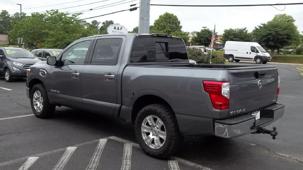 2017 Nissan Titan Platinum Reserve — foto 6 de 19