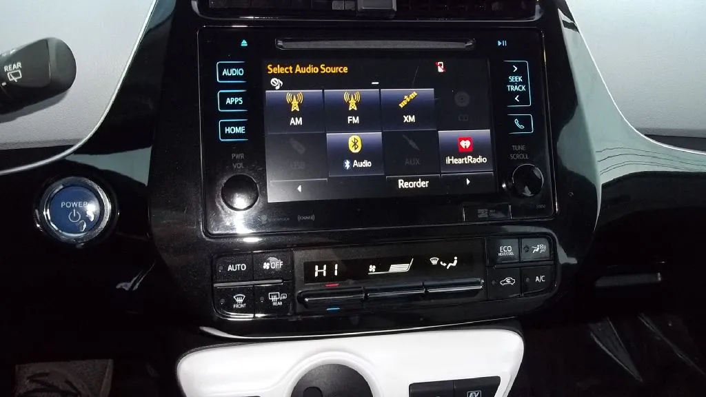 2016 Toyota Prius Three — foto 14 de 20