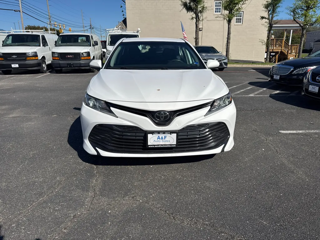 2019 Toyota Camry L — foto 2 de 22