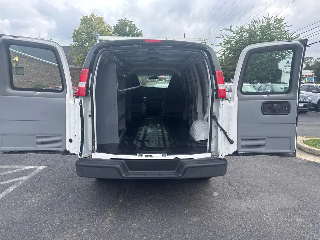2018 Chevrolet Express 2500 — photo 14 of 22