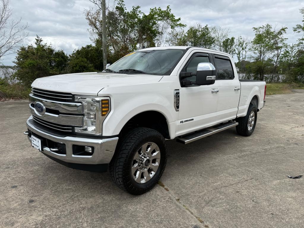 White 2019 Ford F-250 Super Duty Lariat Crew Cab 4WD Pickup Truck Four-Wheel Drive 6-Speed Automatic