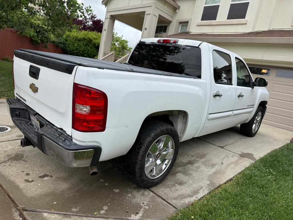 View vehicle photo 2